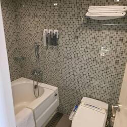 Badewanne ist etwas größer als in Japan