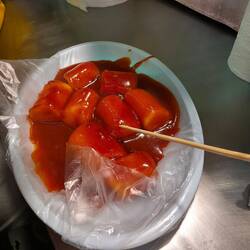 Tteokbokki. Wir haben eine milde Version erwischt.