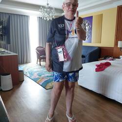 Ulrike ist professionell für die kommende Wasserschlacht gerüstet