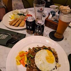 In Surabaya reicht's noch für ein Abendessen
