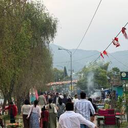 Volle Straßen: viele Einheimische kommen für das Neujahrsfest nach Pokhara