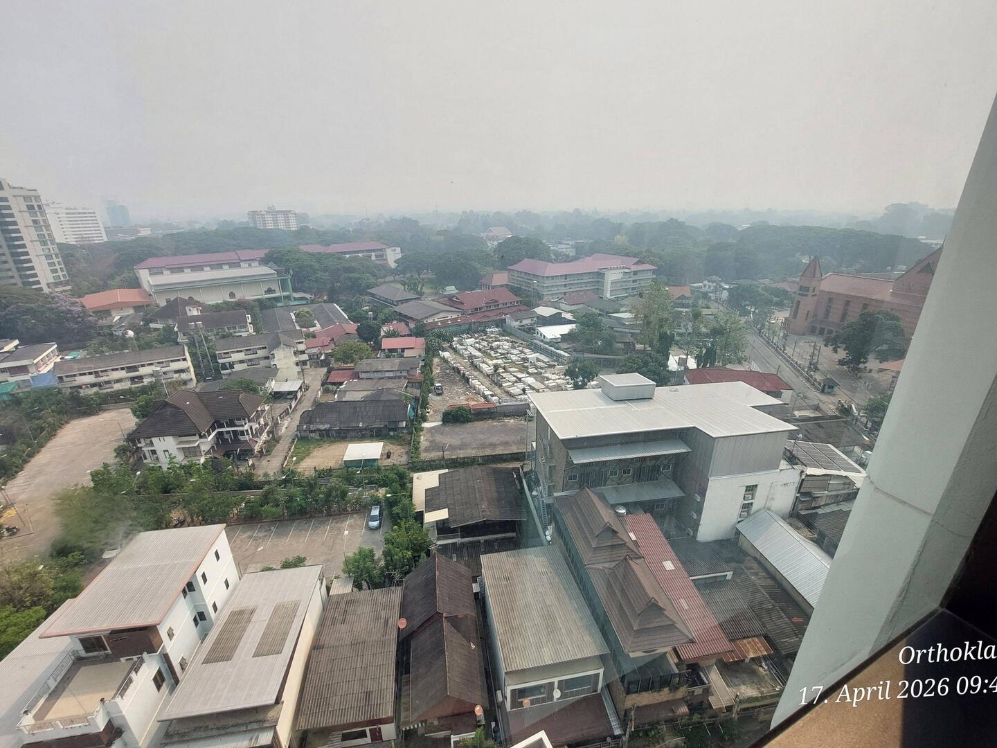 Wie alle Tage 😨 : morgendlicher smogvernebelter Ausblick auf die Umgebung 😨