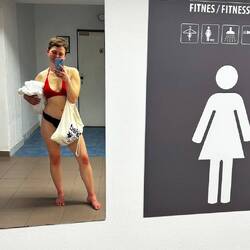 Todmüde und vollgefressen.