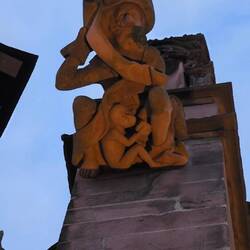 Figur am Freiburger Münster.