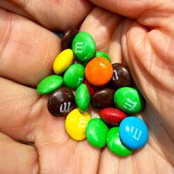 Nach dem Mittagessen gab es als Dessert kleine Mini-M&M's.