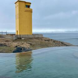 Bains d'eau de mer géothermale d'Húsavík dans un environnement de rêve 😍