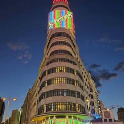 ,Edificio Carríon' von 1933 mit ,Schweppes-Reklame' als Wahrzeichen