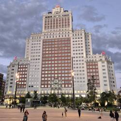 ,Edificio España' von 1953 - seit 2019 ein ,Riu-Hotel' mit 583 Zimmern