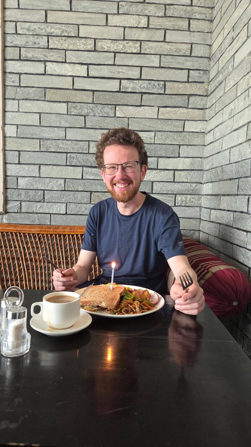 Die erste Kerze gab's auf dem Frühstück - happy Birthday!