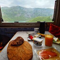 Erstmal rasten mit schöner Aussicht.