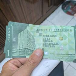 First time I see the one quetzal bills. They keep changing things here.