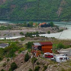 Hier nutze ich mal Landstrom. Nachhaltiger Produziert geht ja net