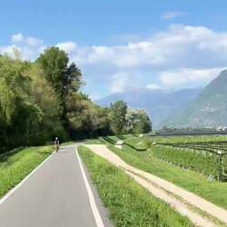 der Etschtalradweg Fahrtrichtung Bozen