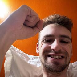 Bonus: Hier soir j'arrivais pas à dormir alors j'ai regardé le foot à 2h (on a gagné)