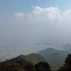 L'énorme ville de Katmandou vu d'en haut