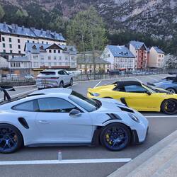 Mostly Porsches.