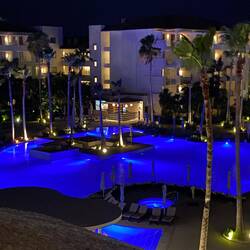 ...mit Feuerkünstlern.