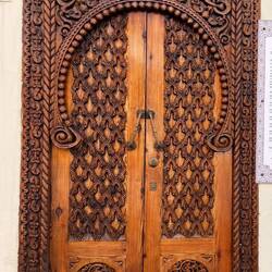 Dahinter verbirgt sich ein arabisches Massage-Institut.