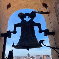 7 Glocken für den liturgischen Gebrauch, 2 Glocken für die Uhrzeit