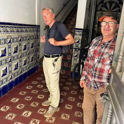 Typisch für Hauseingänge im Zentrum: Azulejos (Fliesen)