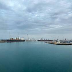 Einfahrt in den Hafen