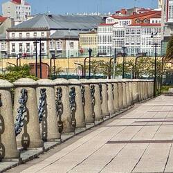 Blick auf Galeria (verglaste Balkone)