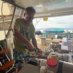 Schnell mit dem Seilschneider die Leine zurechtgeschnitten