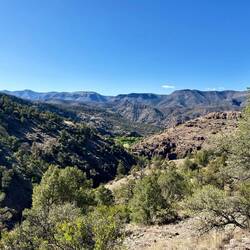 Von hier war es nicht mehr weit bis ganz hinunter in den Canyon.