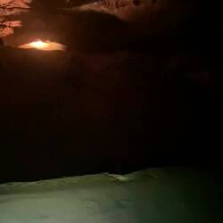 Hier sieht man am Ende des Videos den "Eingangsspalt" vom Innern der Höhle
