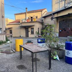 Une friche industrielle, bien agréable pour faire une halte Warmshowers
