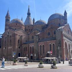 Imposante, cathédrale