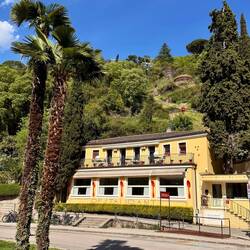 neben dem Sissi Restaurant startet der Sessellift zum Dorf Tirol