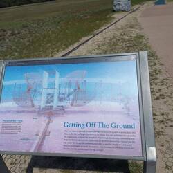 Gestartet wurde auf einer Schiene