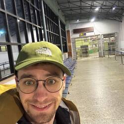 Trop tôt! L'aéroport est encore fermé