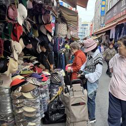 Diese koreanische Seniorinnen lassen sich keim X für ein U vormachen.