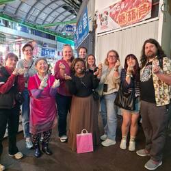 Gruppenbild mit dem Star des Gwanjang-Marktes.
