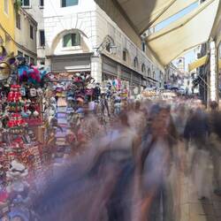 The foule on the Rialto bridge