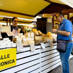 Mui chatting with a cheese vendor ... Bologna in Fiore @ Piazza Minghetti.
