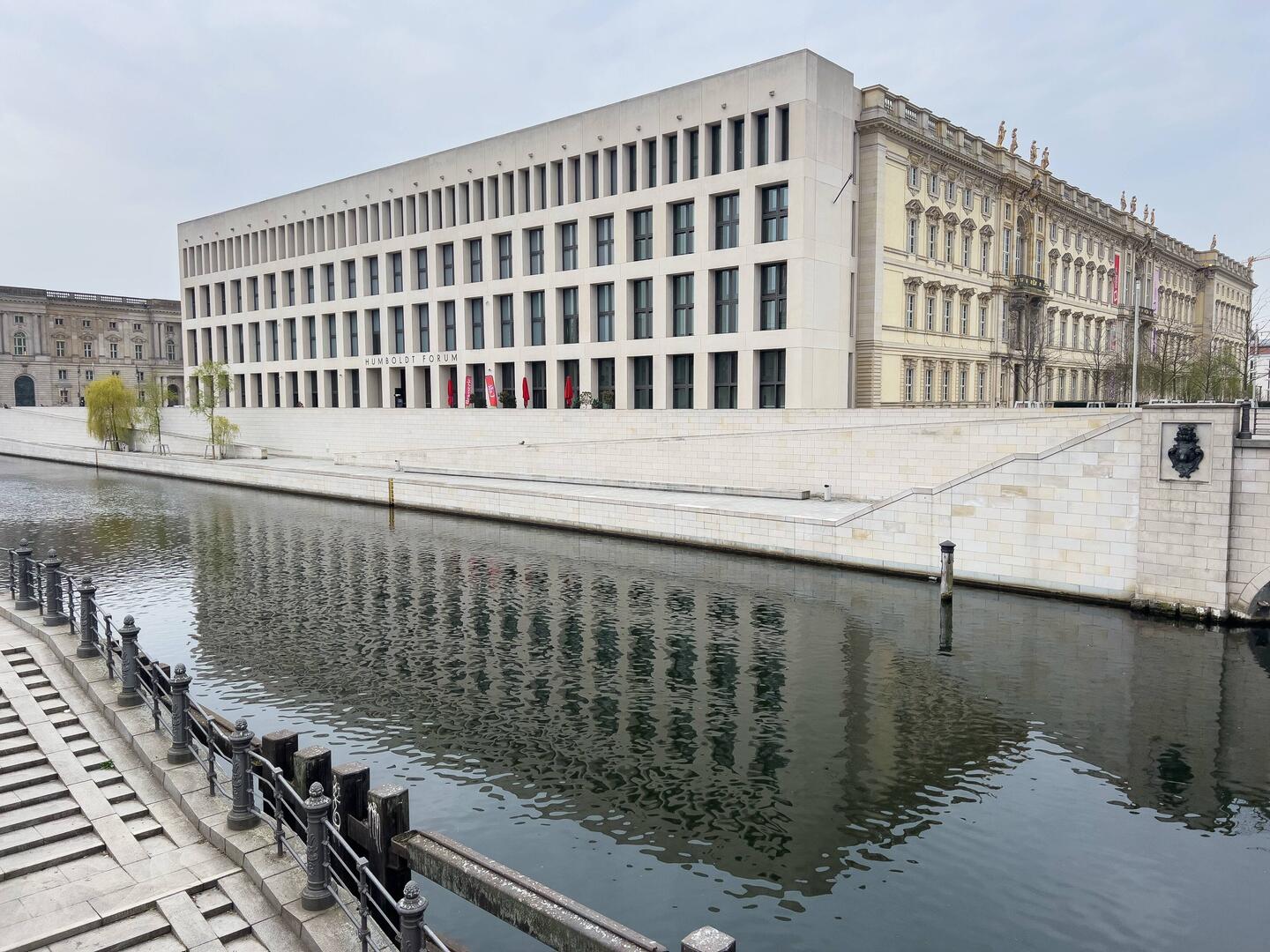 Neues Stadtschloß Berlin = Humboldt-Forum, Ansicht vom Spreekanal