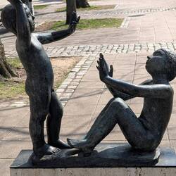 Skulptur "Spielende Kinder" irgendwo in Rostock