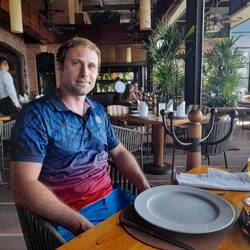 ...ein kleiner Snack im dortigen Yachtclub...