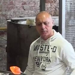 Glasbläser-Meister wird man frühestens nach mind. 15 Jahren Lernen