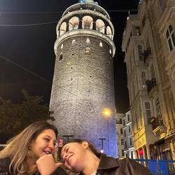 Devant la tour de Galata on prend le café turc pour finir la soirée