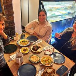 Choix de Mezés au resto avec Burcu et Alina