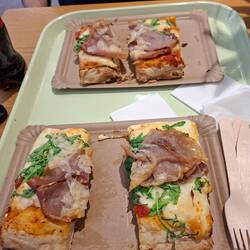 Nach einer Stärkung geht es auf zum Boarding - Aufregung steigt 🤩