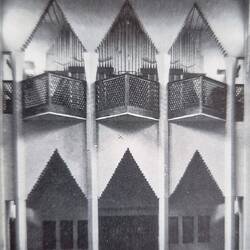 Vor dem Umbau der expressionistischen Empore 1960/1961