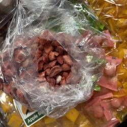 Die getrocknete Erdbeeren waren wie eine Geschmacksexplosion im Mund.