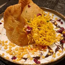 Samosa chaat