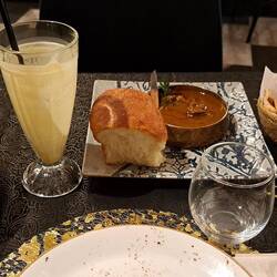 Lo stufato di montone del Kerala col cocco e il curry di agnello