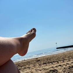 Nach dem Schwimmen in der Sonne aufwärmen!